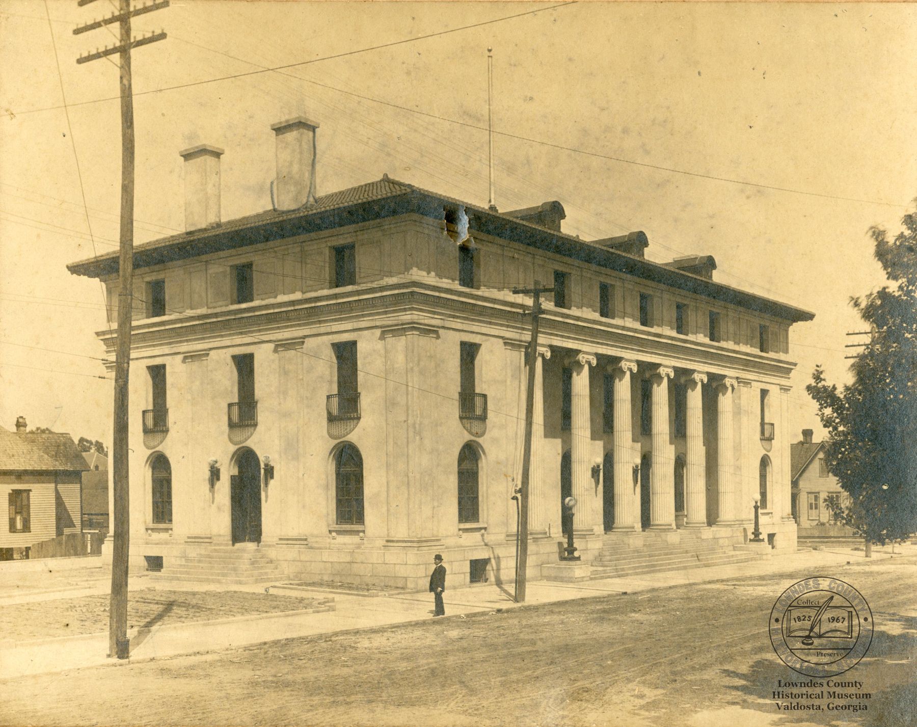 (1997-27) Post Office and U.S. Court House - later Valdosta City Hall, May 1, 1910 [Mr. O.K. Jones in photo]