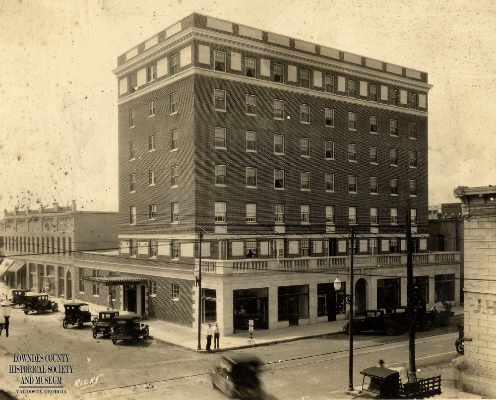 1925, Daniel Ashley Hotel